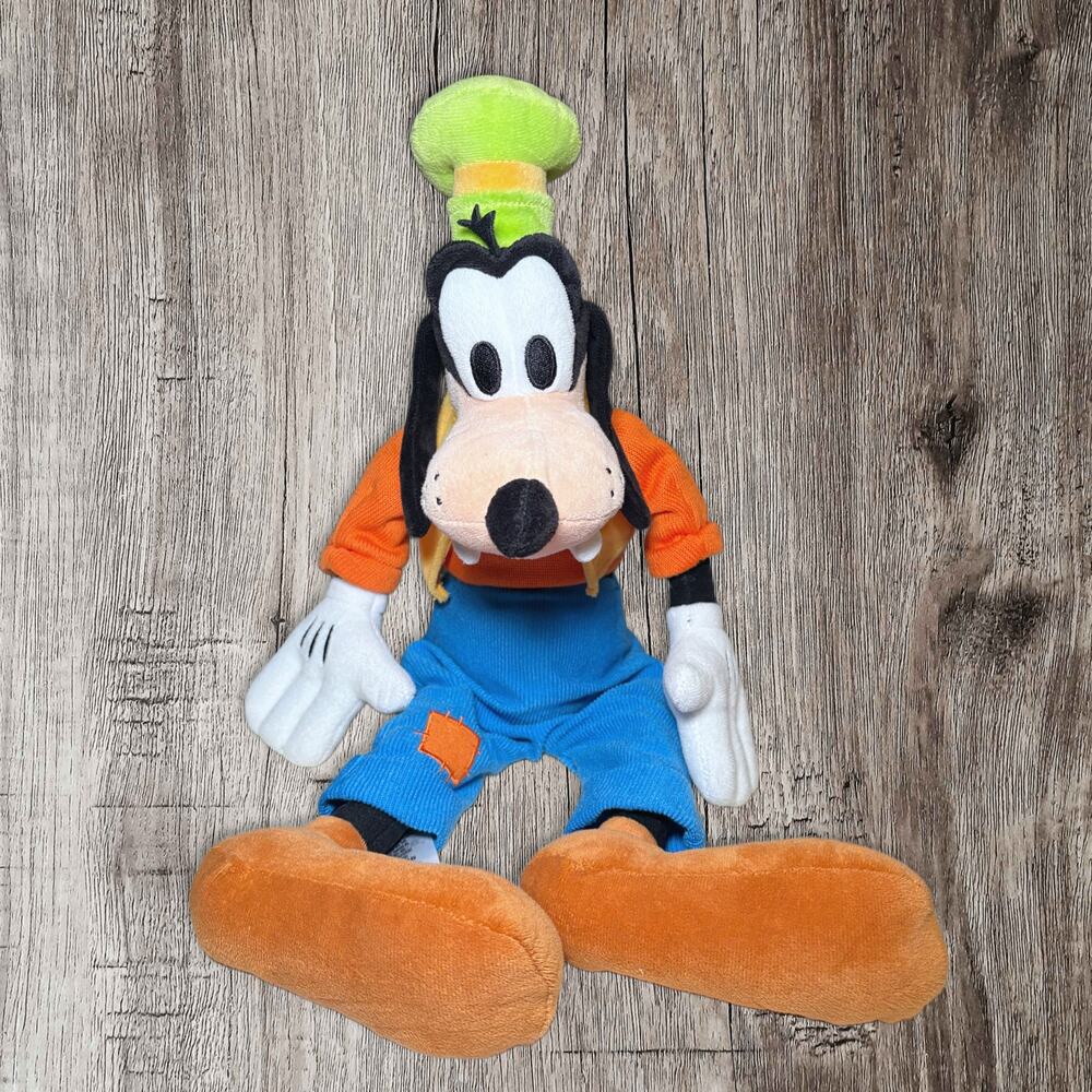 Disney Goofy stuffed animal. Great condition 19 inches